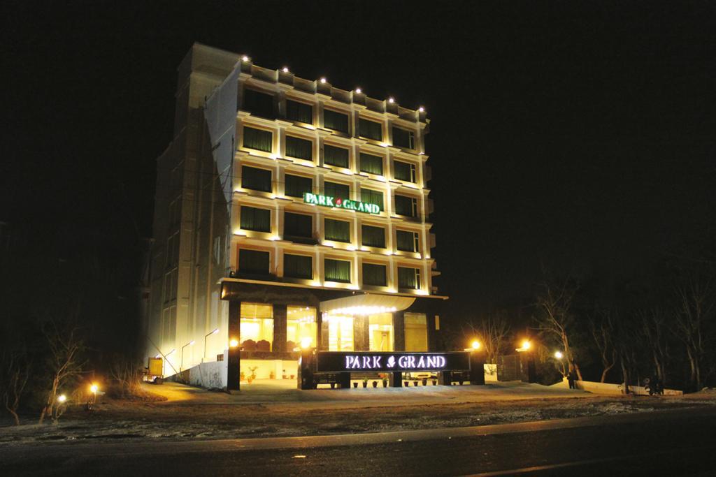 Hotel Park Grand, At Haridwār Εξωτερικό φωτογραφία